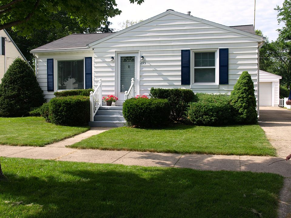 1st image of 255 W 22nd St