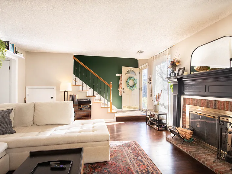 1138 Riverbend Club Dr SE — Photo 3