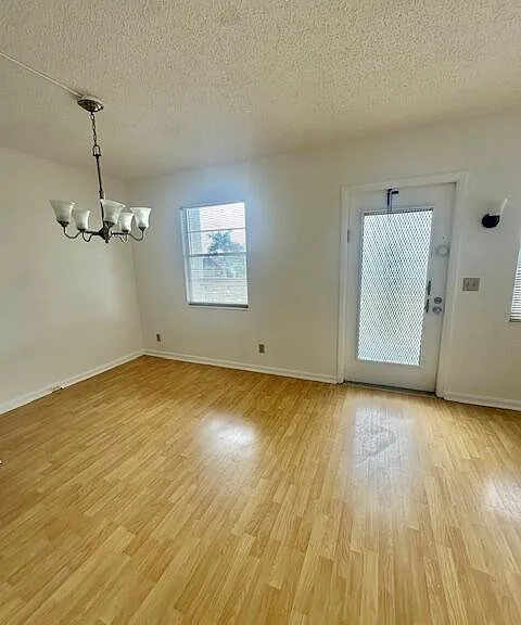 3063 Ainslie #D — Photo 4