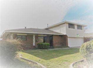 107 Briarwood St, Moore, OK 73160