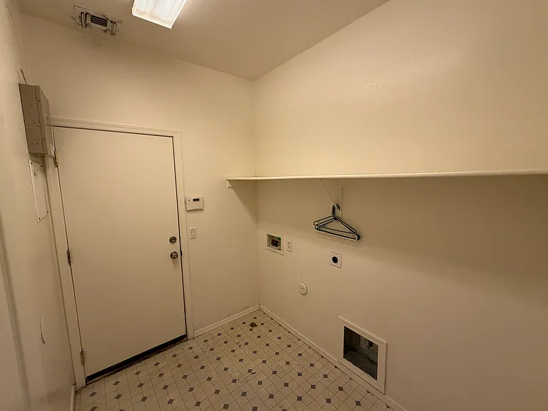 6926 S 37th Dr — Photo 28