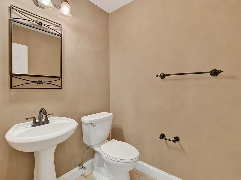 10745 Glenluce Ave — Photo 13