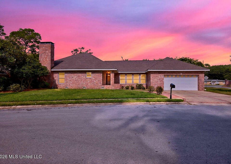 1st image of 401 Caribe Pl S