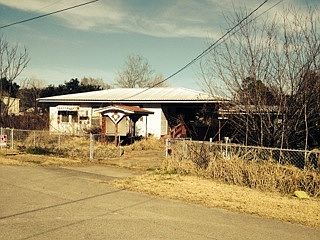 1st image of 1017 Widow Ln