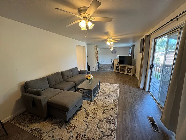 225 Kashmir Ct SE — Photo 10