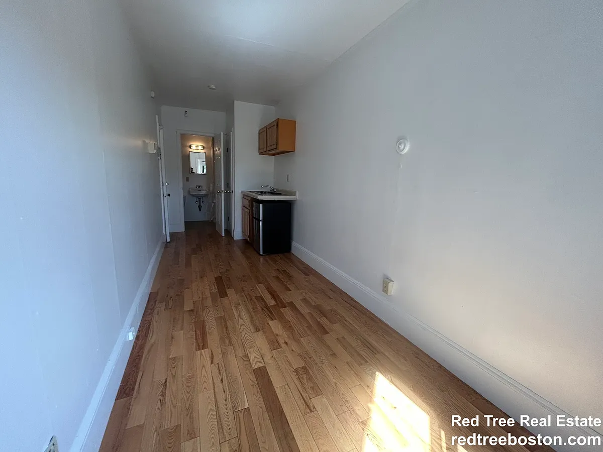 Building Photo - 1061 Beacon St #14