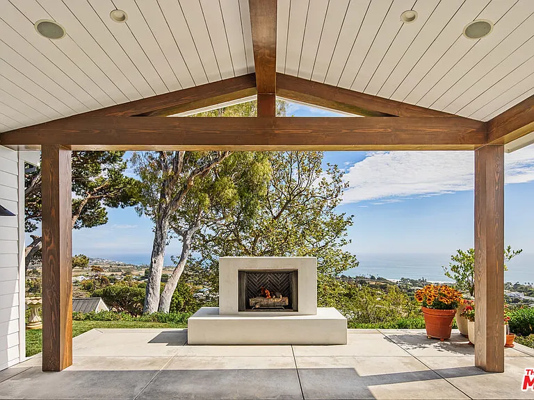 5561 Horizon Dr — Photo 3