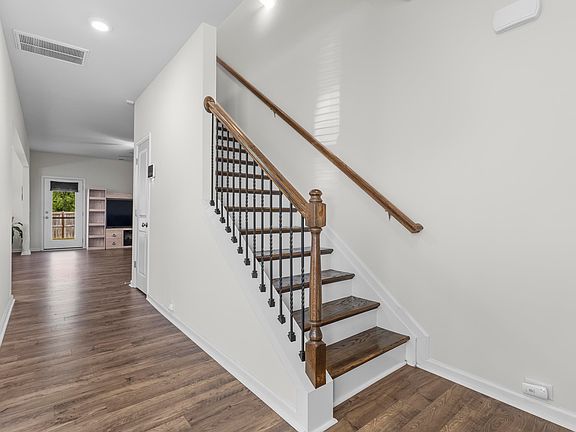 4th image of 418 Greekmill Ln