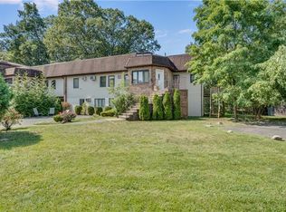 5 Lanzut Ct, Airmont, NY 10952