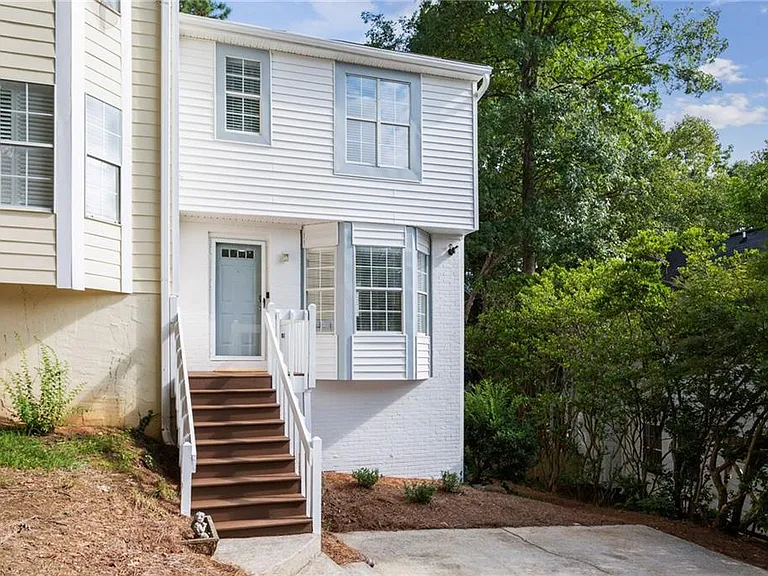 5212 Laurel Bridge Dr SE — Photo 2