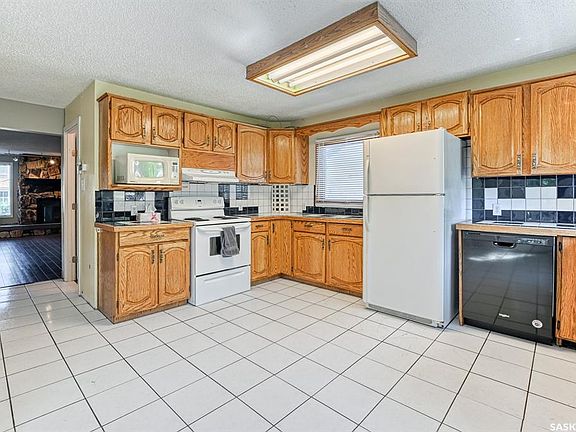 5th image of 845 8th Ave NW