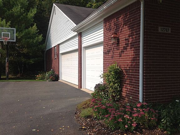 Spacious 3.5 car garage