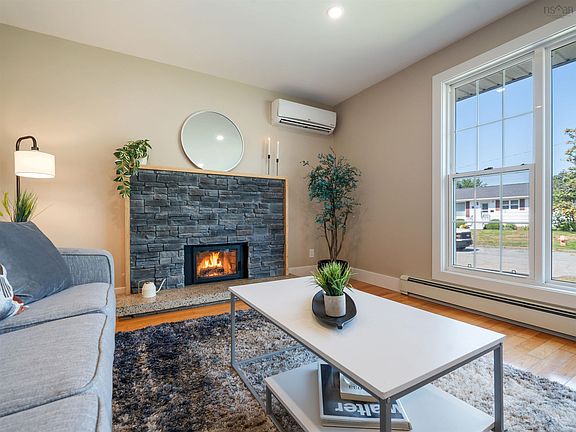 4th image of 60 Wilmot St