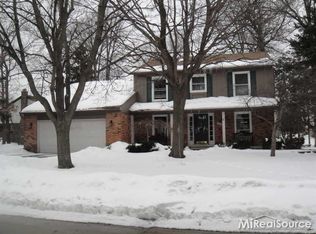 430 Tanglewood Dr, Rochester Hills, MI 48309