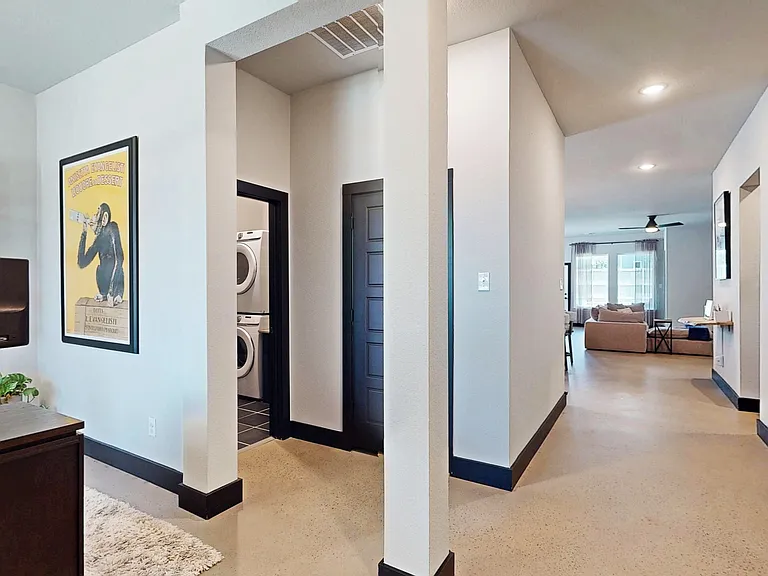 2504 Lazy Dog Ln — Photo 3
