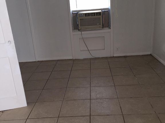 4th image of 224 Ponce De Leon Dr