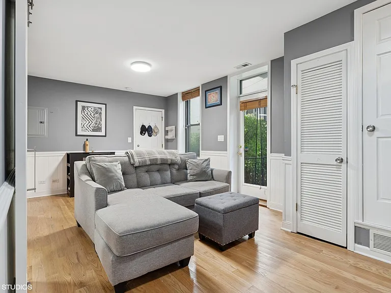 1920 W Dickens Ave #1F — Photo 3