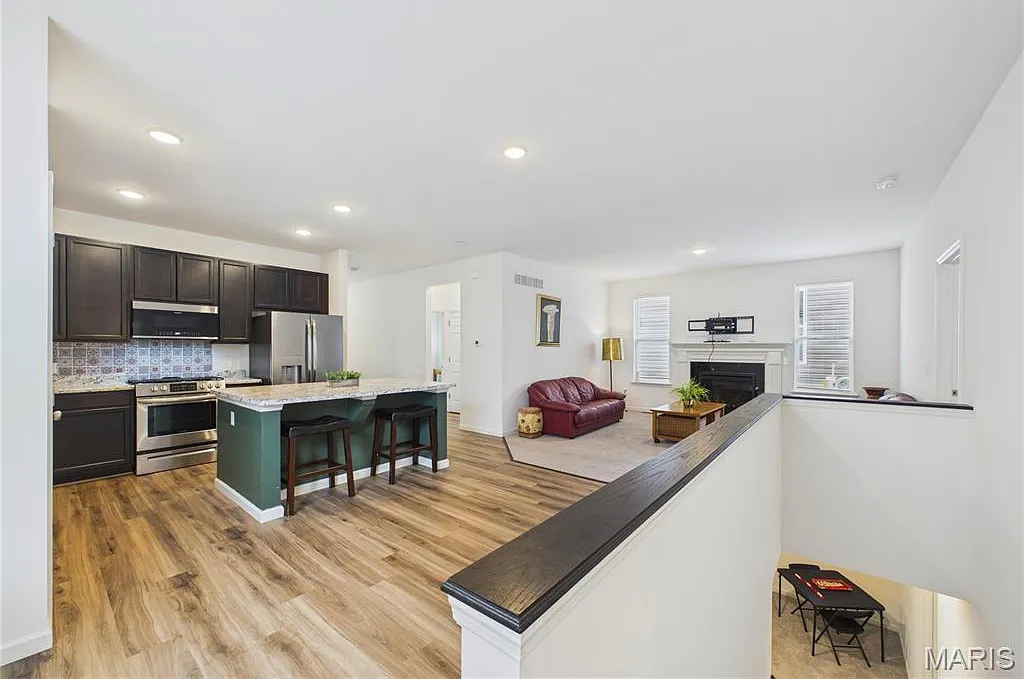 4 bed, 3.0 bath, 1930 sqft, $2,950 — Photo 3