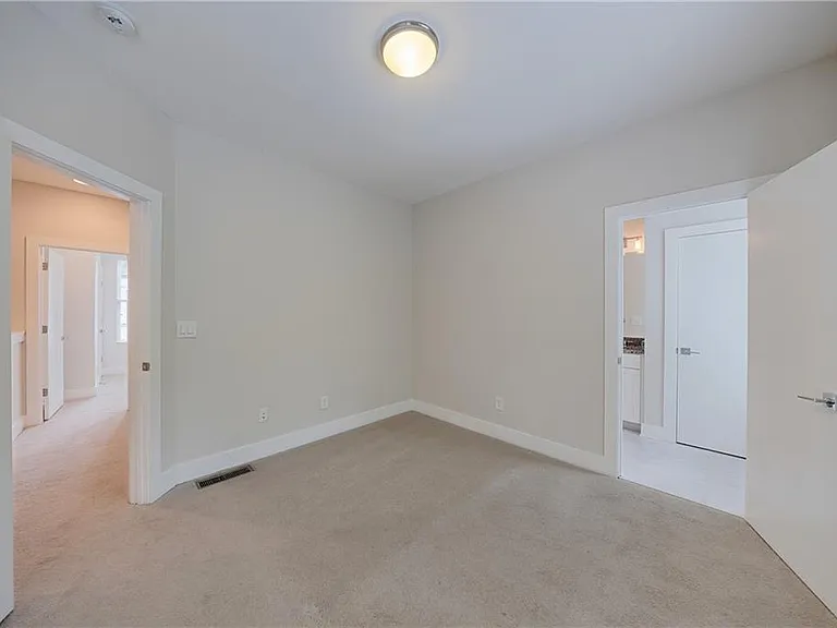 733 Taylor Ct NE — Photo 38
