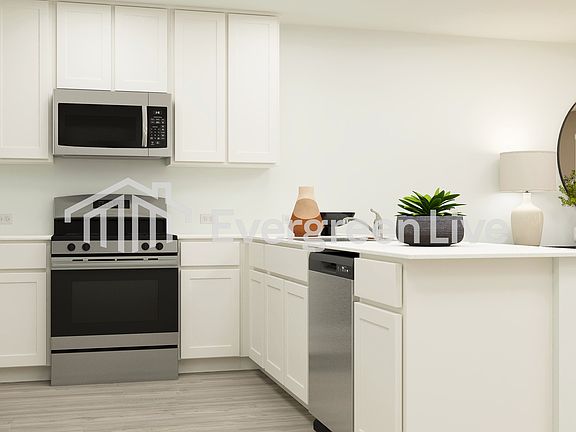 3rd image of 365 Lago Ln