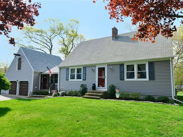 207 Briarwood Dr, South Kingstown, RI 02879