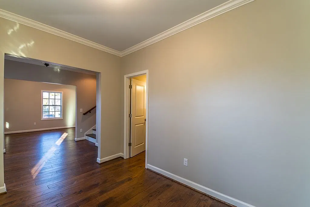 Large 4 Bed/2.5 Bath Home W/ Bonus Room — Photo 2
