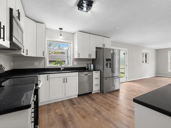 411 4th St N, Sartell, MN 56377