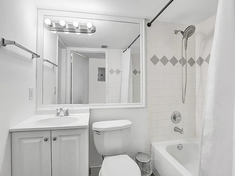 126 SW 17th Rd #601 — Photo 4