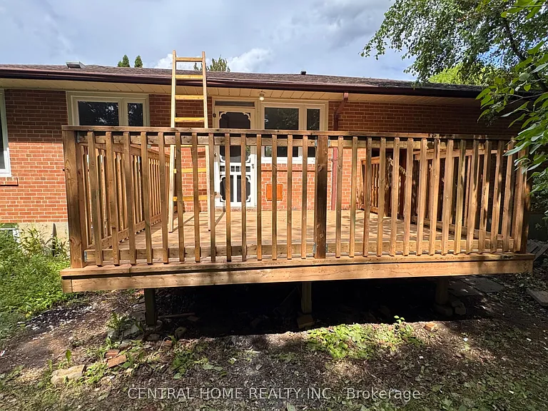 100 Burbank Dr — Photo 35
