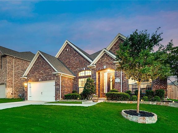 3rd image of 611 Carnaby Ct