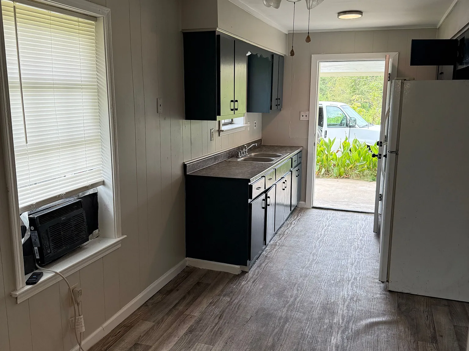 2 bed, 1.0 bath, 1400 sqft, $1,000 — Photo 3