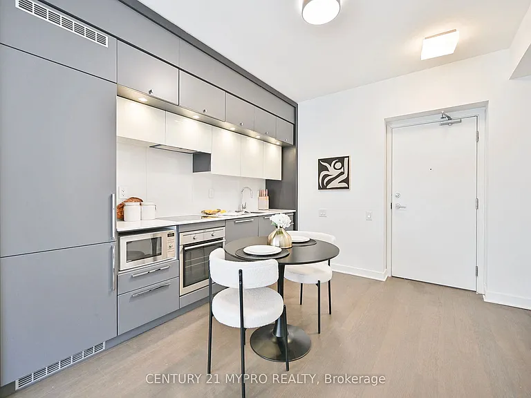 15 Grenville St #1007 — Photo 6