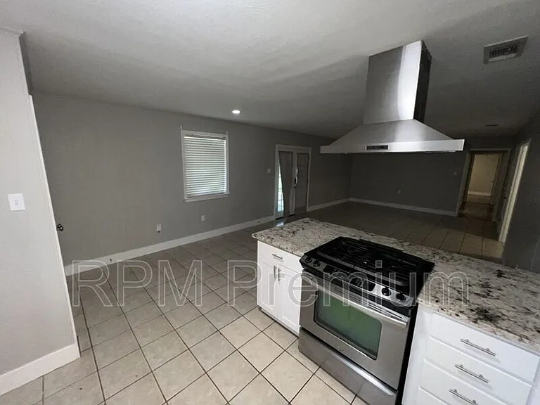 464 Wilton Dr — Photo 11