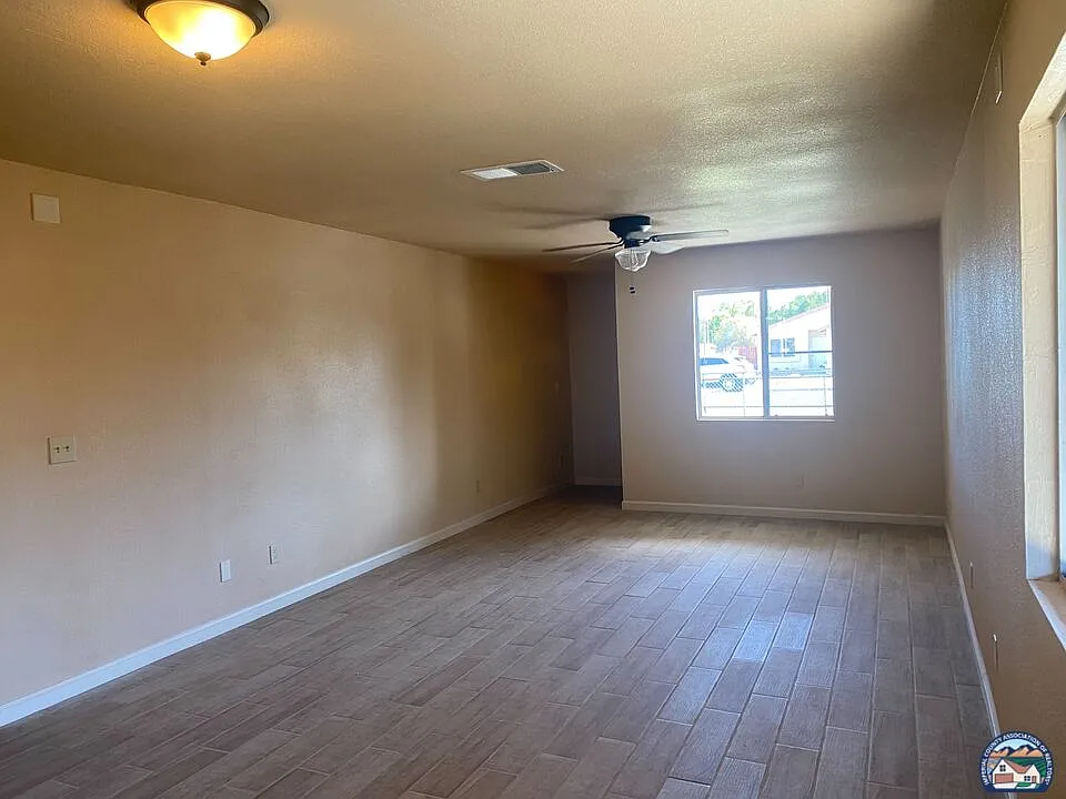 3 bed, 2.0 bath, 1100 sqft, $2,000 — Photo 4