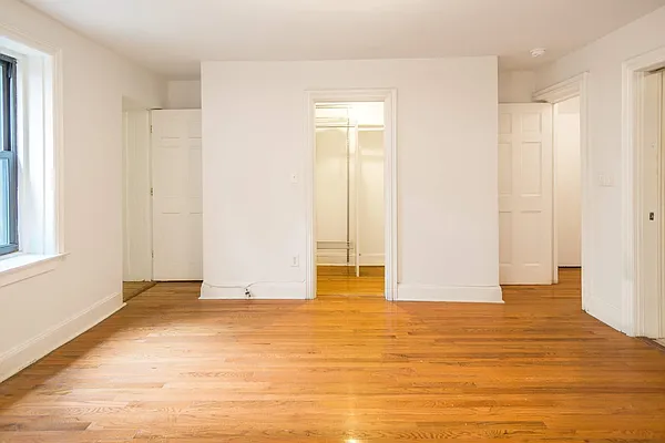 Rented by Century 21 Metropolitan | media 11