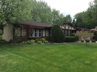 1933 Chapman Dr, Waukesha, WI 53189