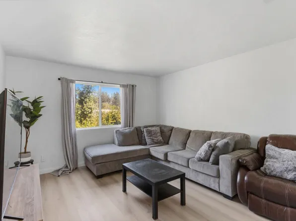 3703 W Bullard Ave APT 211, Fresno, CA 93711