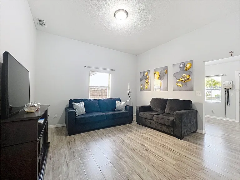 1109 5th St SW — Photo 5