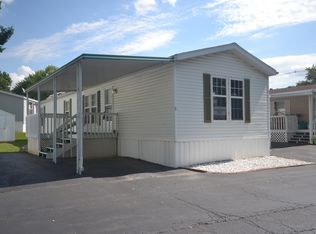 8 Lake Ridge Dr, Belleville, IL 62221