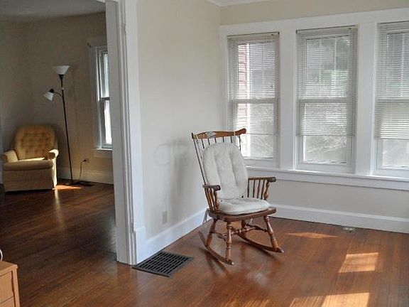 5th image of 48 E Lincoln St