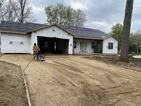 3rd image of 62333 Barron Ct