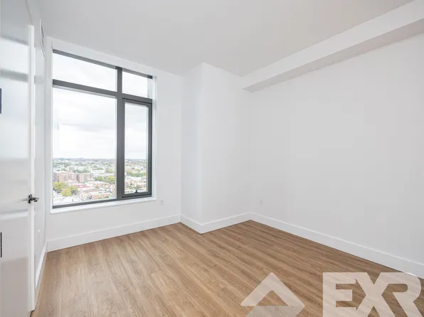 2230 Cropsey Avenue image 7 of 71