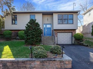 4 Paulding St, Huntington, NY 11743