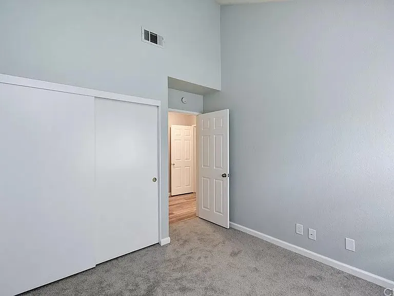 1314 Robert Ct — Photo 6