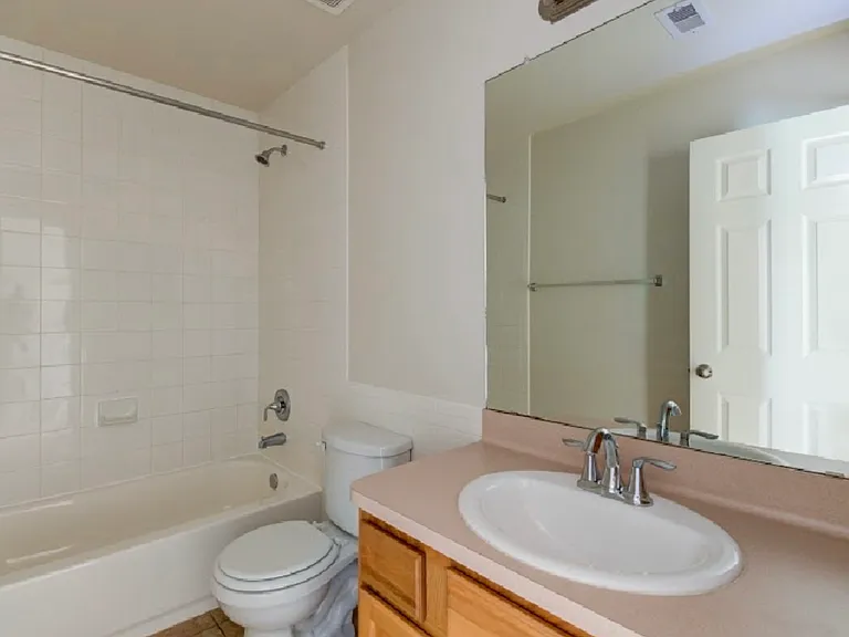 1319 N Houston Ave — Photo 10