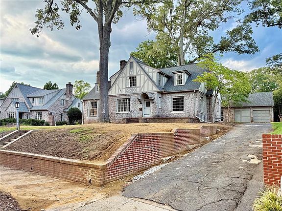 2nd image of 812 Dover Rd