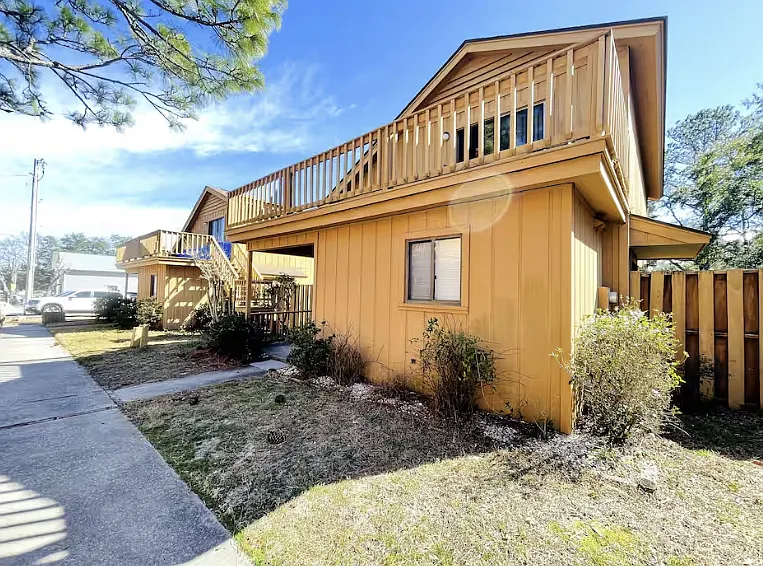 3 bed, 2800 sqft, $3,200 — Photo 2