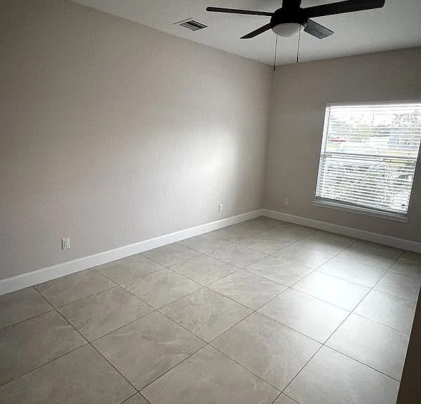 349 SW Dagget Ave — Photo 14