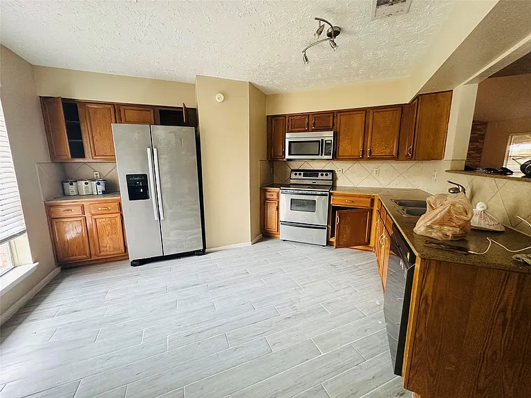 10826 Laureldale Ct — Photo 2