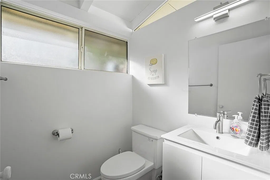 4 bed, 2.5 bath, 1817 sqft, $7,595 — Photo 4